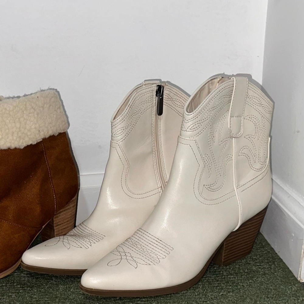 Indigo Women's Ankle Boots - Cream and Brown